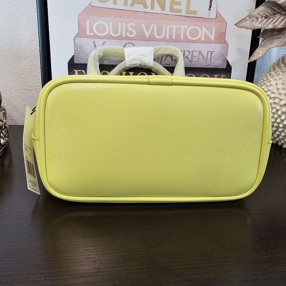 Marc Jacobs Small Satchel Bag. - Picture 7 of 10